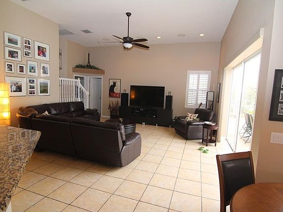 5th image of 19112 Larchmont Dr