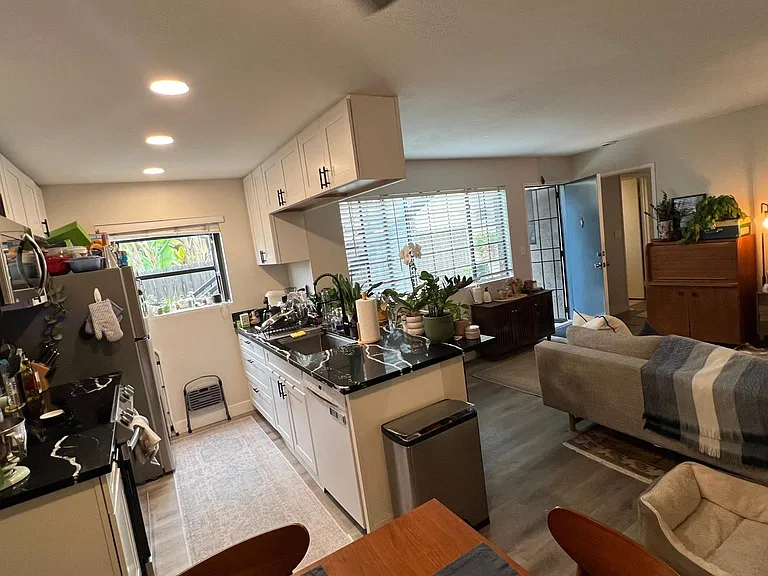 1435 Essex St #1 — Photo 7