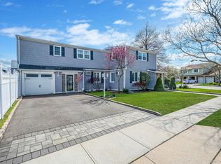 2 Sutton Pl, Massapequa, NY 11758