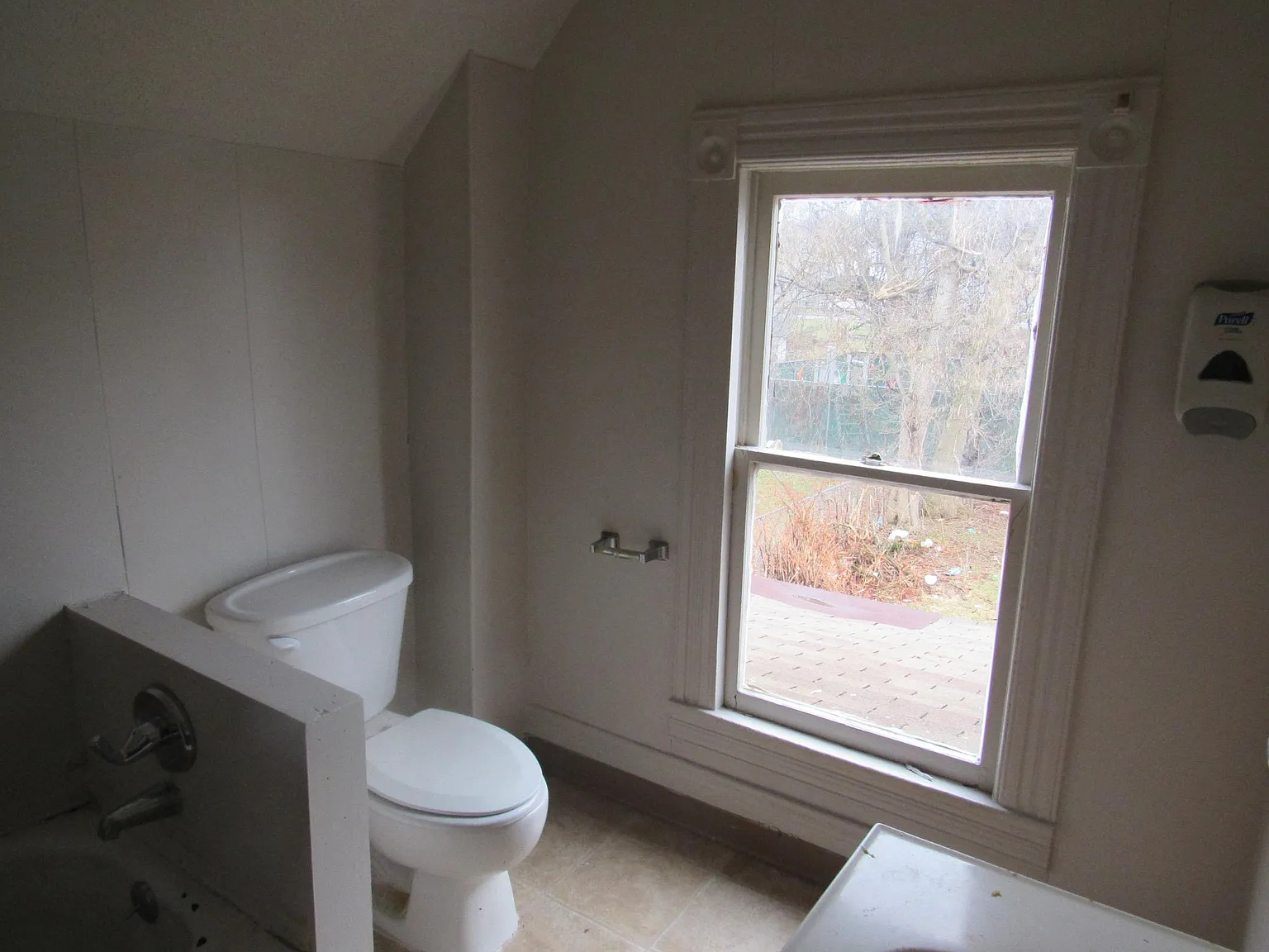 4 bed, 1500 sqft, $1,600 — Photo 2