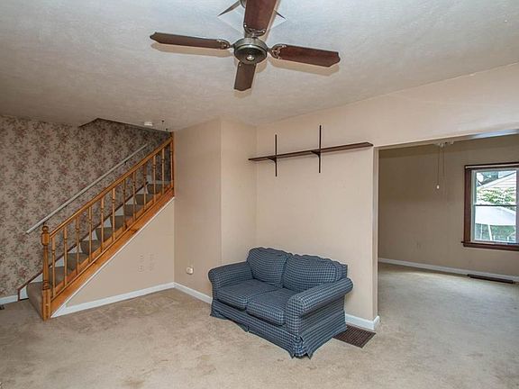 2nd image of 1581 Olivewood Ave