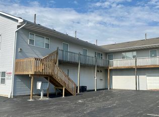 424 Wyman St APT 11, Sycamore, IL 60178