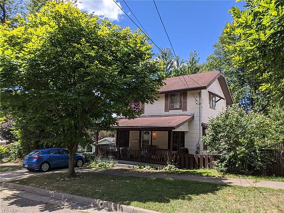 3rd image of 408 Pioneer St