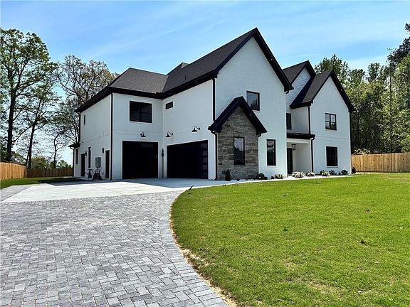 5th image of 4077 Ridge Rd