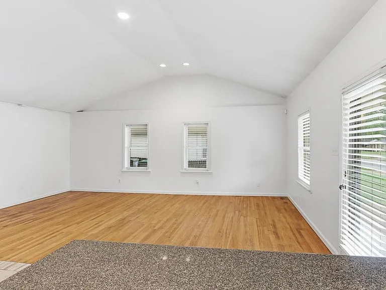 4906 Verne Rd — Photo 6