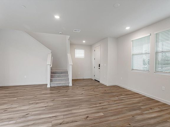 4th image of 141 Clownfish Street
