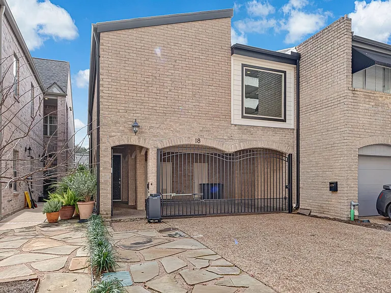 516 S Post Oak Ln #18 — Photo 1