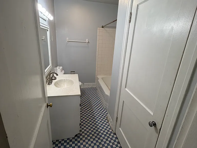 Roland Ave — Photo 5