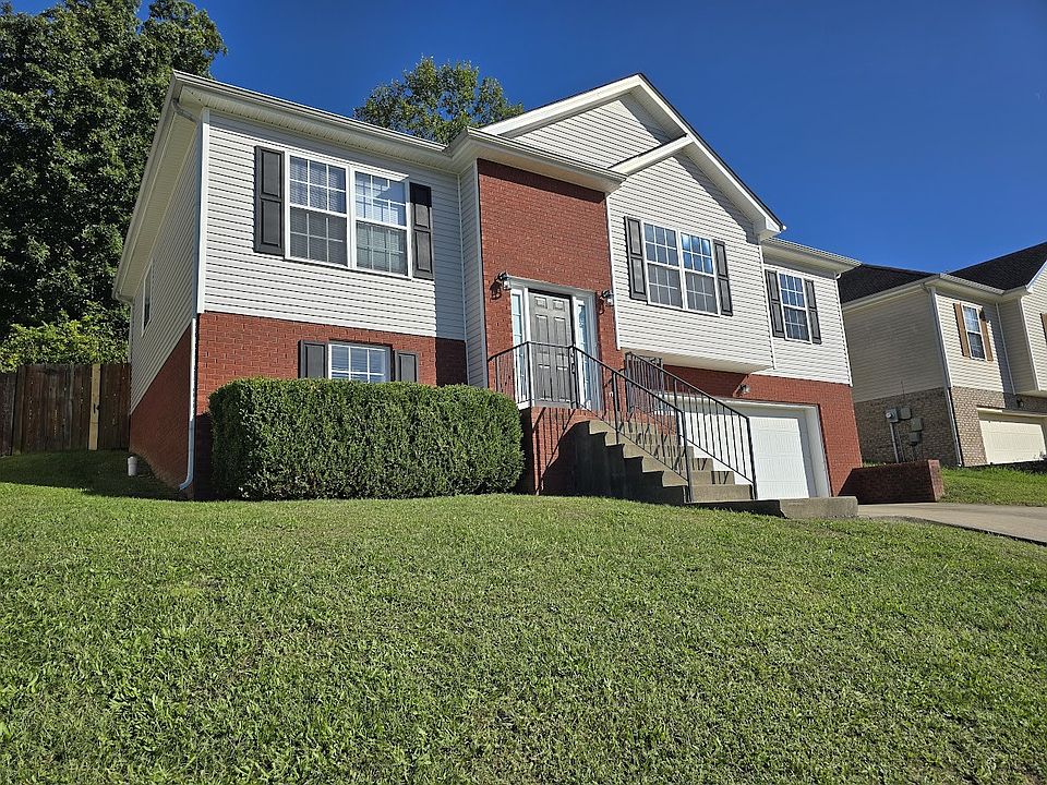 1st image of 653 Foxfield Dr
