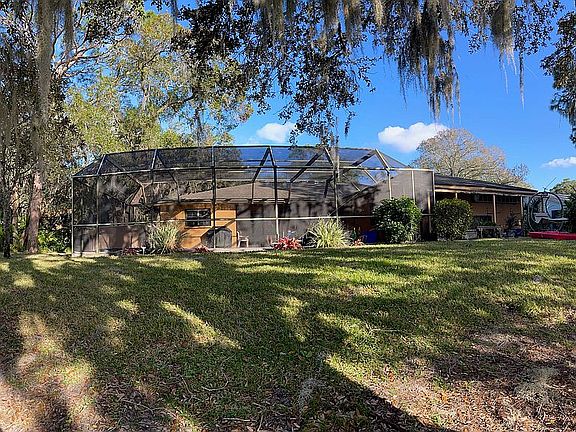 2nd image of 1060 Sherwood Forest Dr
