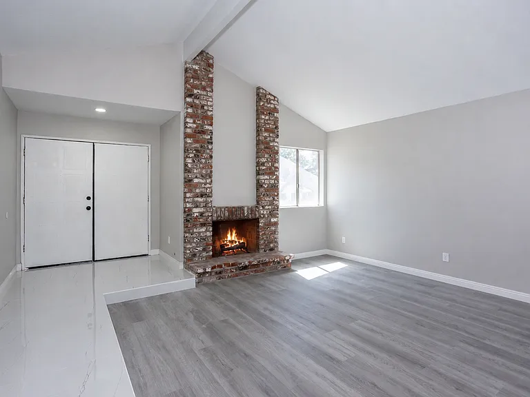 2908 Catalina Dr — Photo 3
