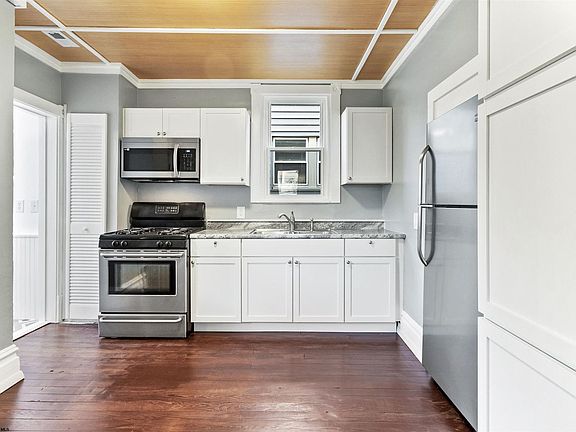 5th image of 616 Elmina St