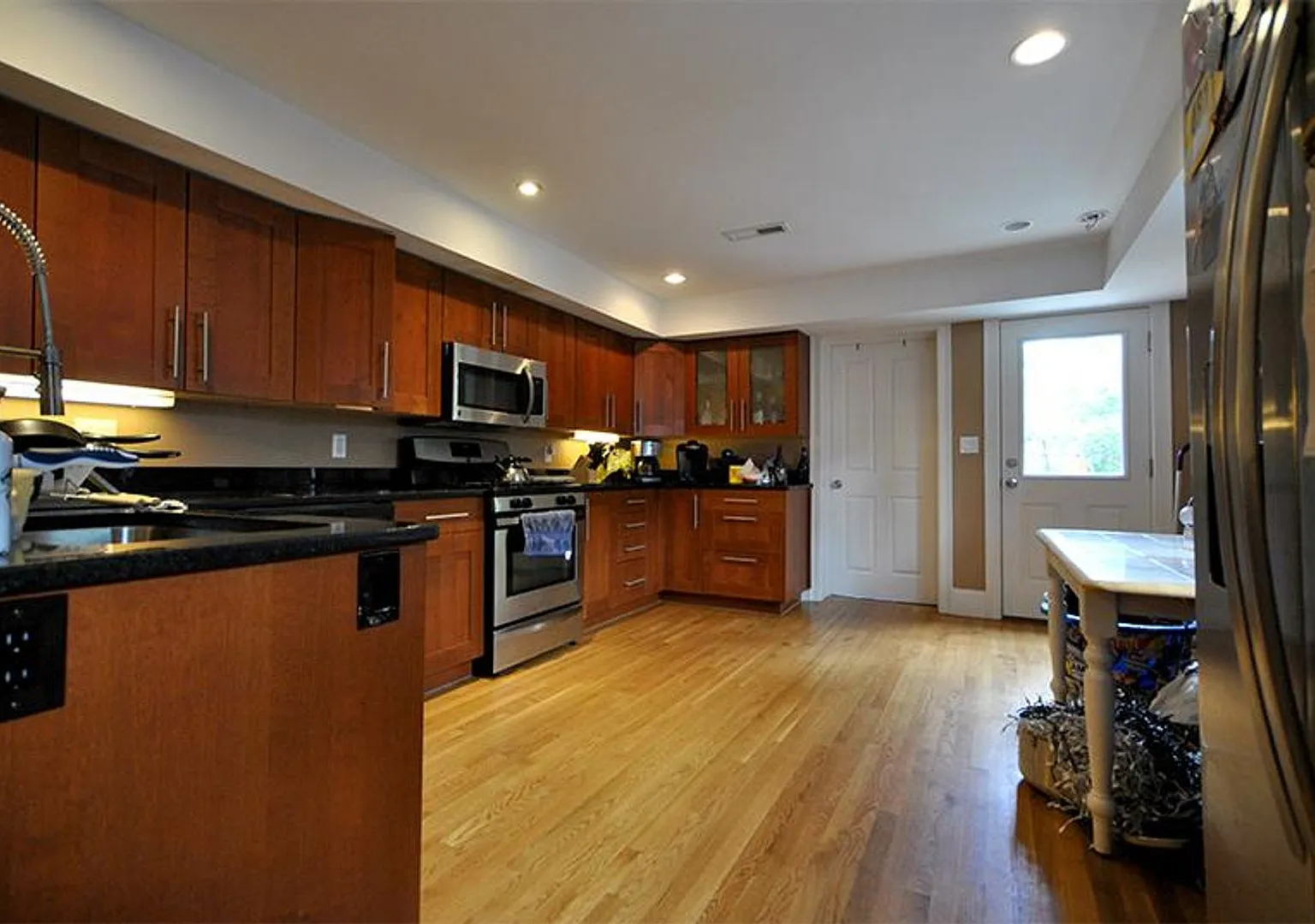 Central Air ~ Nice 5 Bed/2 Bath On The Allston/Brighton Line For 9/1 — Photo 3