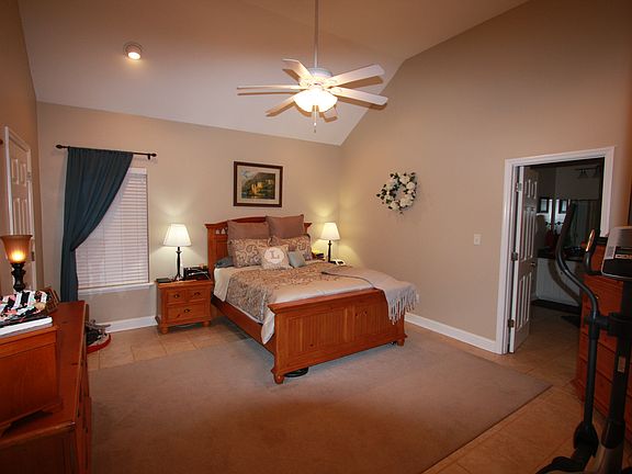 4th image of 145 Fairethorne Dr