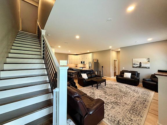 3rd image of 781 Bagdad Rd