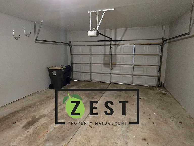 2268 Arcadia Dr — Photo 15