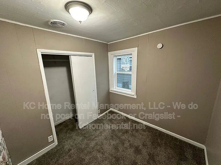1200 E 23rd St S — Photo 20