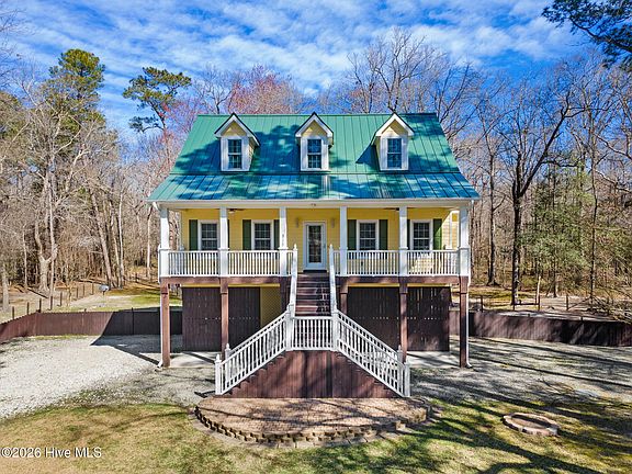 2nd image of 815 Riverview Drive