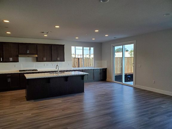 4th image of 214 Copperleaf Ln