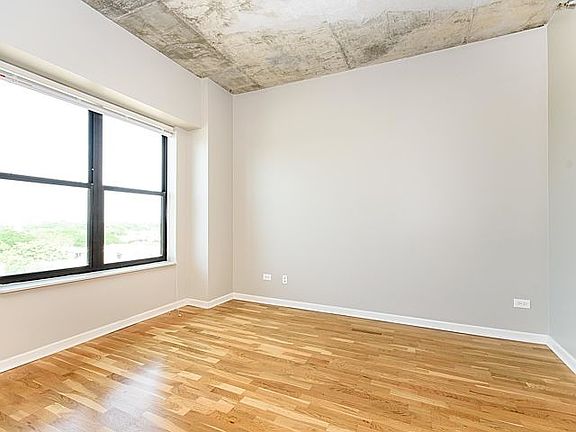 2nd image of 1122 W Catalpa Ave APT 814