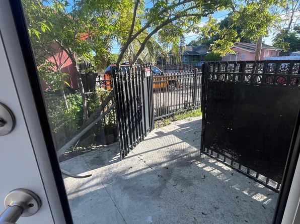 7801 NW 5th Ct, Miami, FL 33150