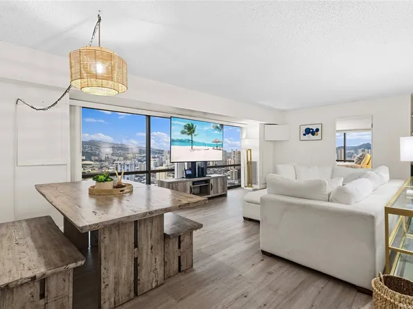 1750 Kalakaua Ave APT 3803, Honolulu, HI 96826