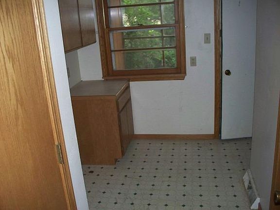 5th image of 414 Sheeran Ave