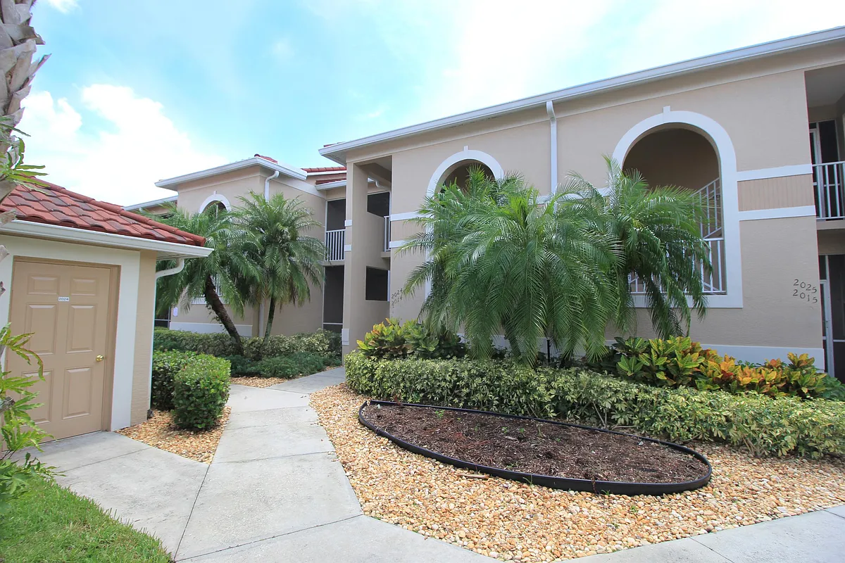 Building Photo - 2820 Cypress Trace Cir #2024-1