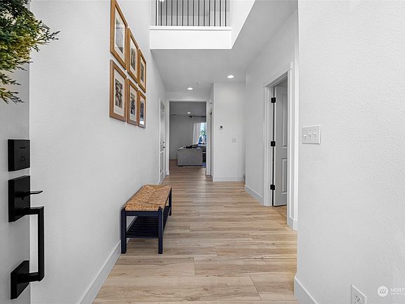 3rd image of 10309 Messner Avenue