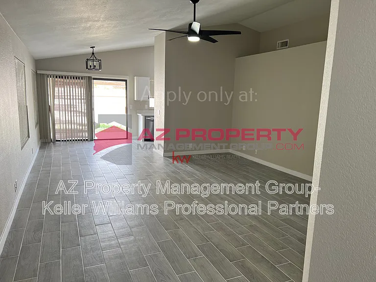 73 S Aspen Ct — Photo 2