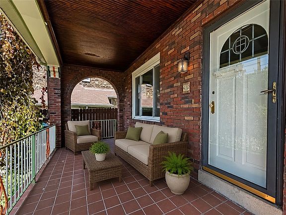 3rd image of 409 S Winebiddle St