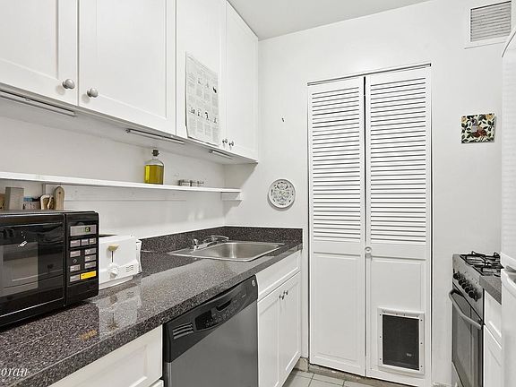 4th image of 4 W 109th St APT 1E