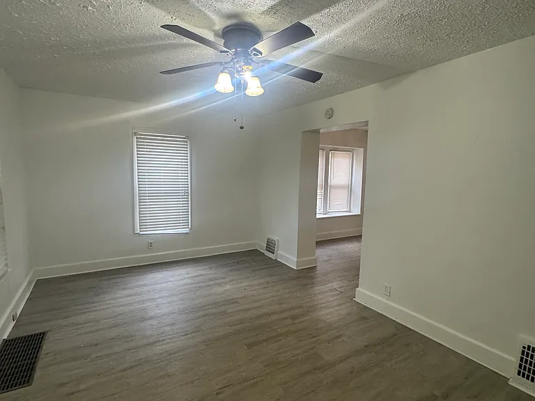 251 Russell Ave — Photo 4