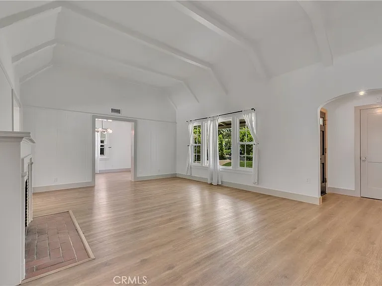 11944 Hesby St — Photo 5