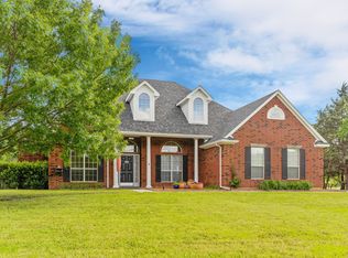 228 Parker Rd, Van Alstyne, TX 75495