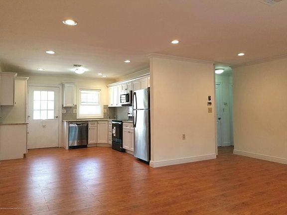 3rd image of 805B Balmoral Ct #100B