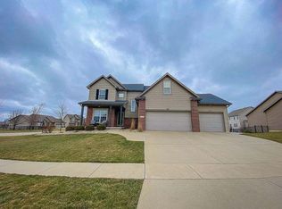 5106 Londonderry Rd, Bloomington, IL 61705