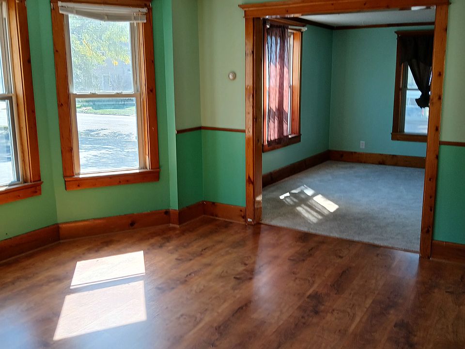 1st image of 131 William St