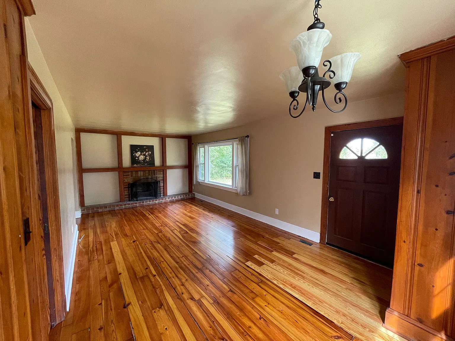 3 bed, 1120 sqft, $1,900 — Photo 3