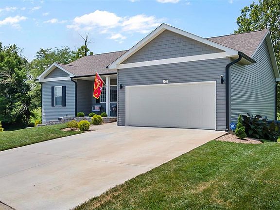 2nd image of 302 Glen Oak Dr