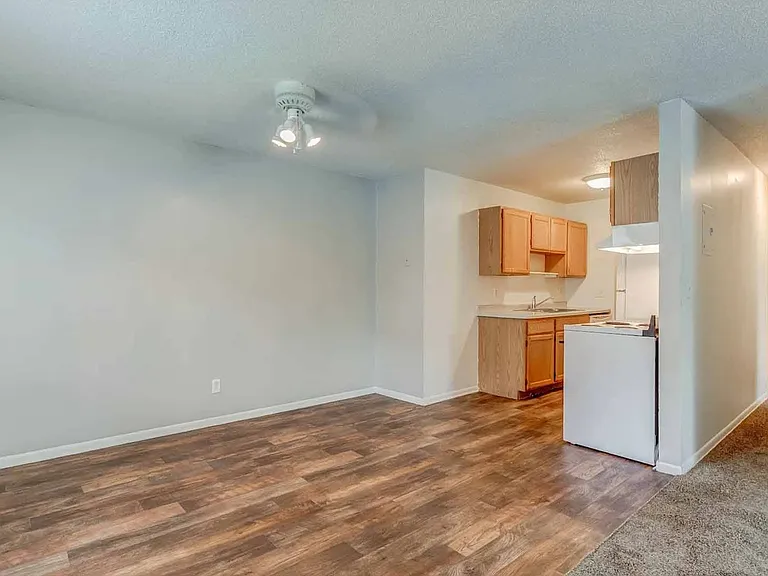 Century Oaks Apartments — Photo 4
