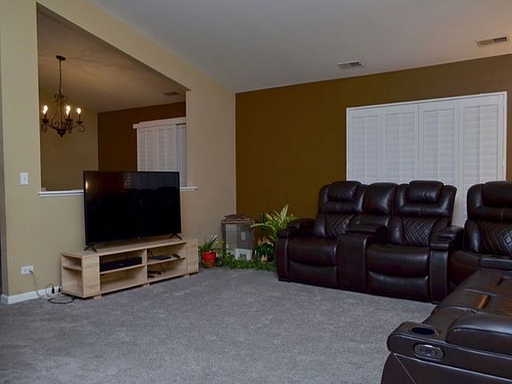 5th image of 2239 Stoughton Dr