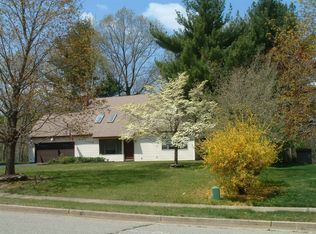 4 Gander Ln, Manalapan, NJ 07726