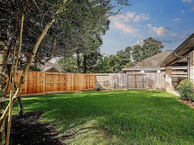 11 Fair Light Ct — Photo 23