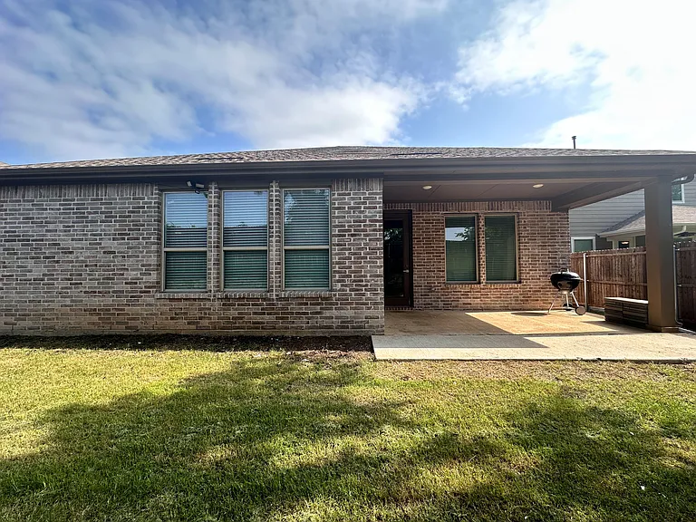 2609 Chevy Chase Dr — Photo 40
