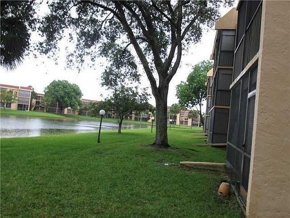 4th image of 5812 Coral Lake Dr #112