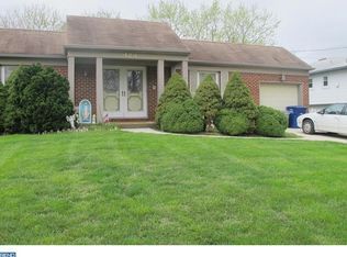 423 Country Ct, Mount Laurel, NJ 08054
