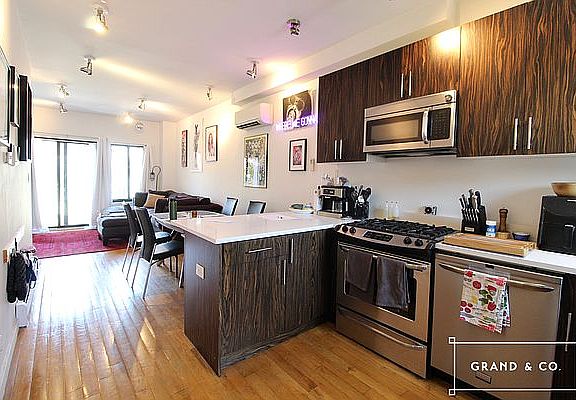 2nd image of 310 Humboldt St #2