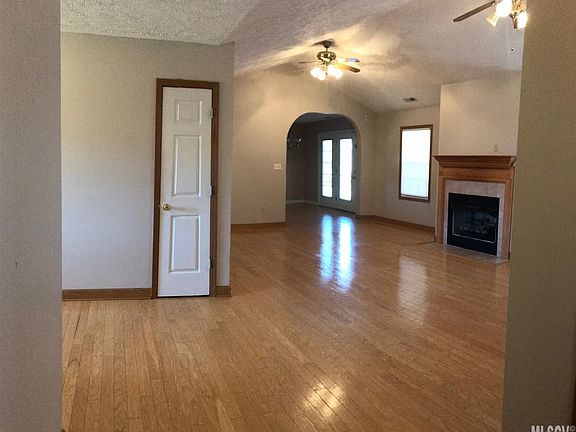3rd image of 2178 Picnic Dr
