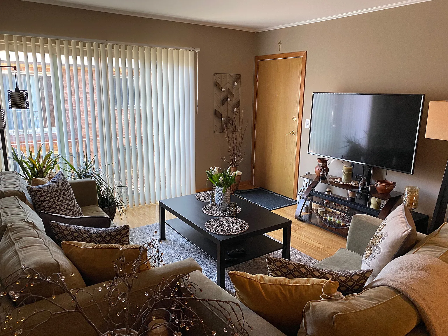 2 bed, 1.5 bath, 1100 sqft, $2,250 — Photo 1
